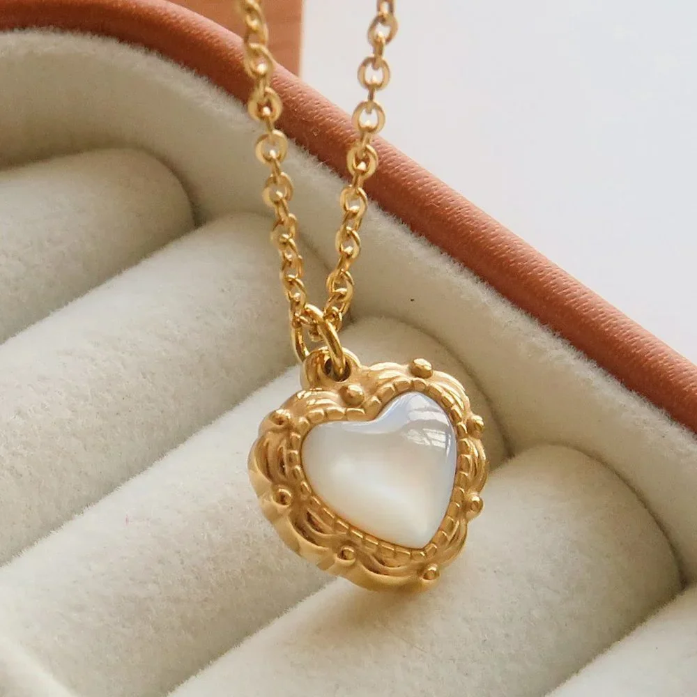 NEW 18K Gold Plated Shell Embossed Heart Love Necklace
